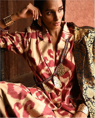 Amorphous - Christine Bekaert 'SILKROADS'